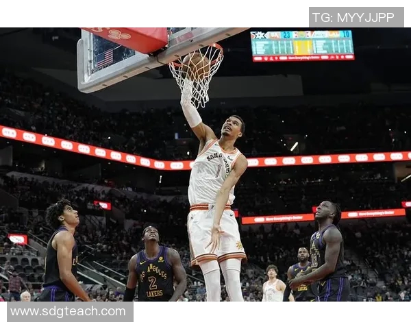 文班亚马新秀赛季表现抢眼场均20分10篮板3盖帽实力领跑联盟